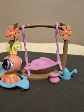 Littlest Pet Shop Pink Leaf Swing Playset with Butterfly And Accessories